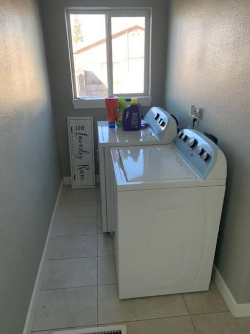 Stylish Basement Studio In Central El Paso - Very Spacious ภายนอก รูปภาพ